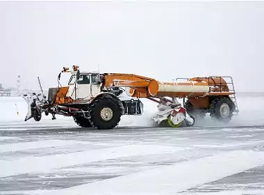 机场跑道扫雪刷