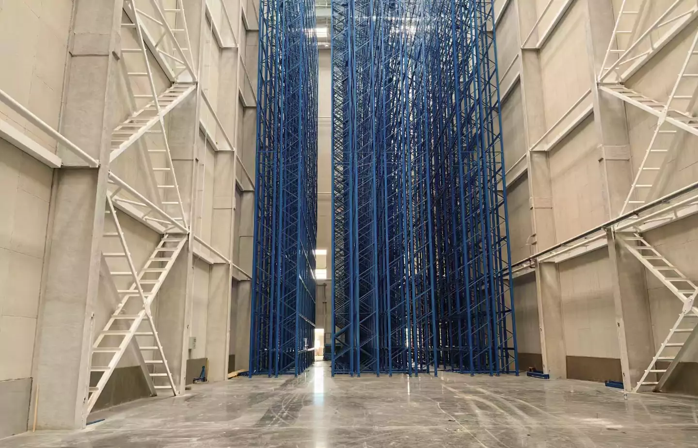 30米高位仓的“邛崃样本”：智能物流与建筑工艺的极致融合